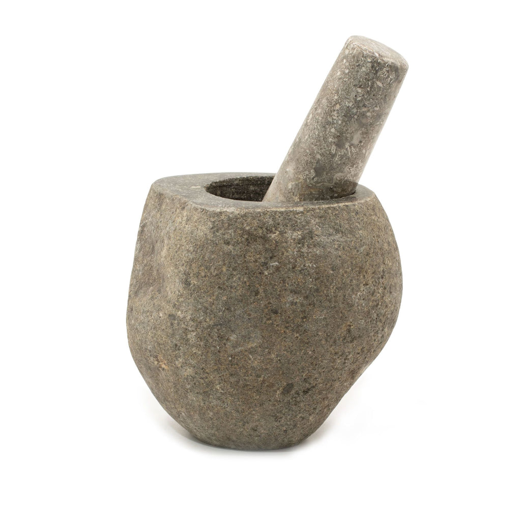 Dekoratívny mažiar s tĺčikom z prírodného riečneho kameňa – stredný (cca 12x8cm)