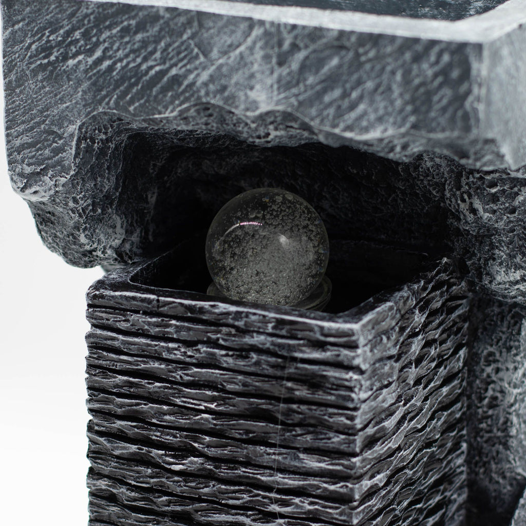 Nagy szökőkút - 24x22x48 cm - színváltó kristálygömb sziklában
