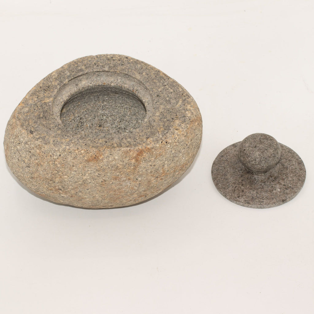 Uzemňovací nádoba z přírodního říčního kamene – velká (cca 15x12cm)
