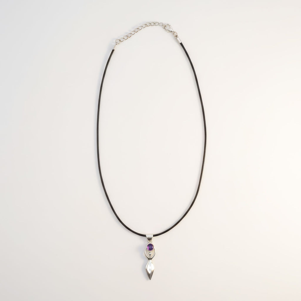 Indischer Andachts-Anhänger – versilbert (45cm Band) – Göttin, Amethyst