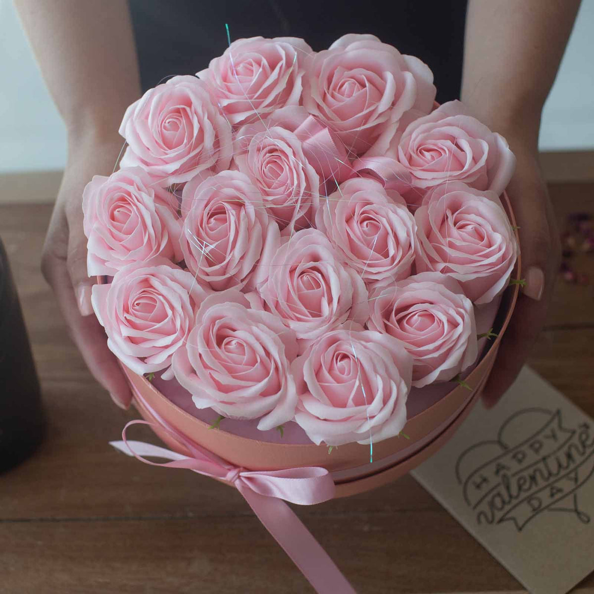 Seifenblumen-Geschenkstrauß - 13 rosa Rosen - Herz