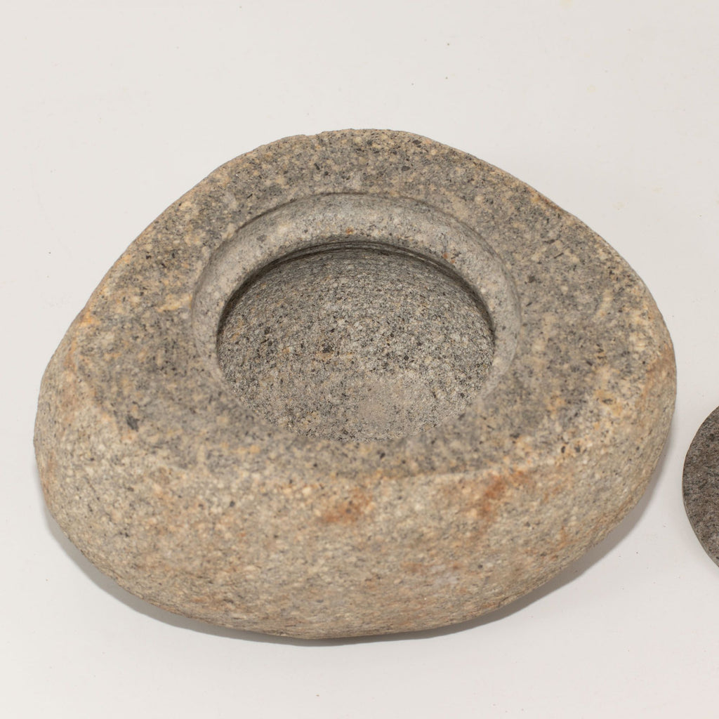 Uzemňovací nádoba z přírodního říčního kamene – velká (cca 15x12cm)