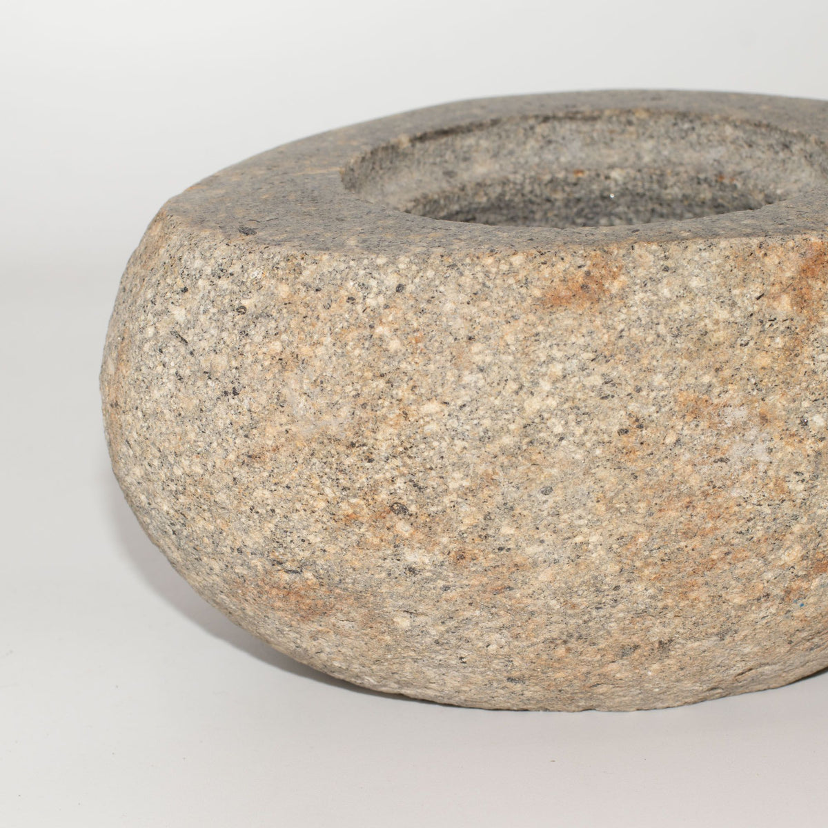 Uzemňovací nádoba z přírodního říčního kamene – velká (cca 15x12cm)
