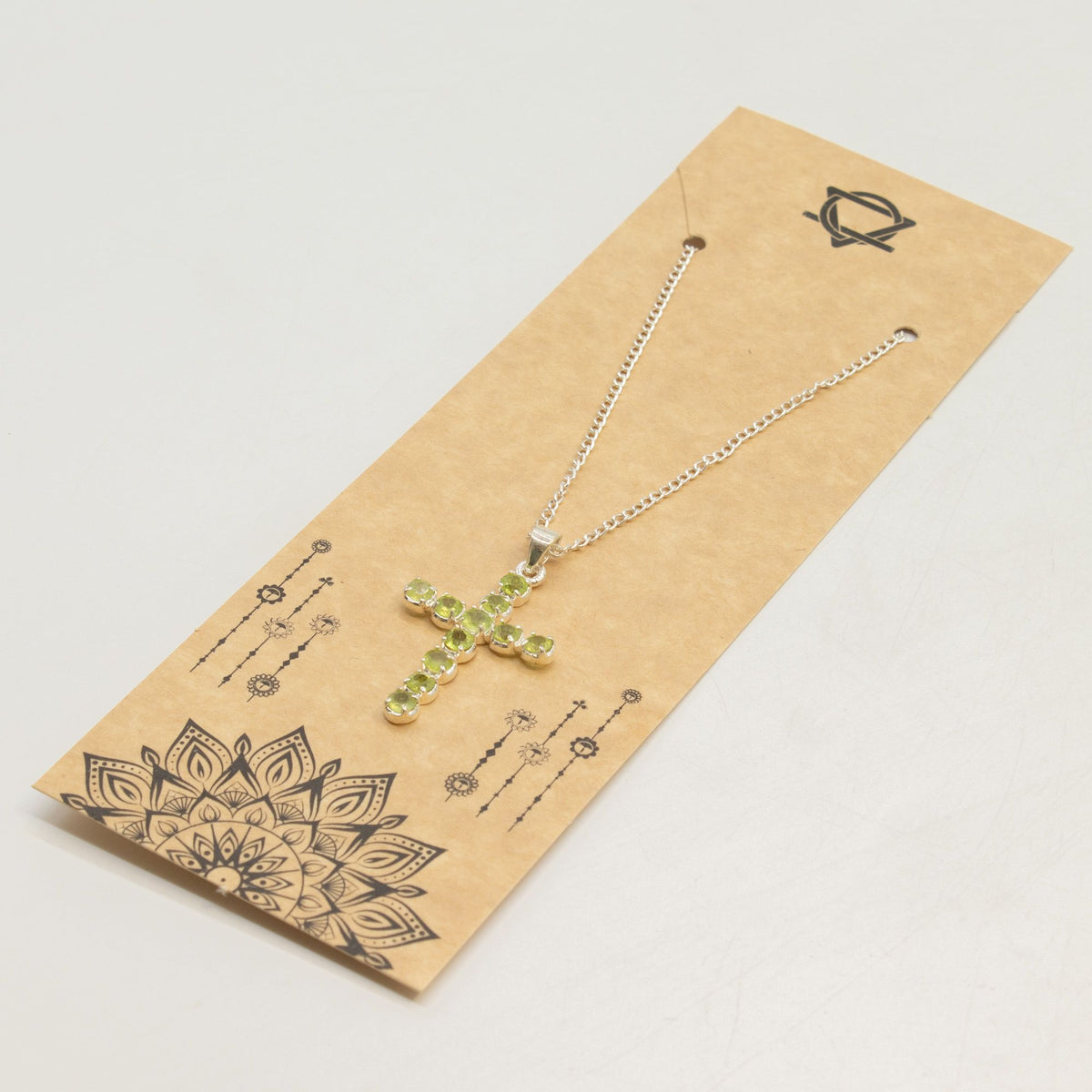 Indiai vallási medál - ezüstözött (45 cm lánc) - peridot kereszt