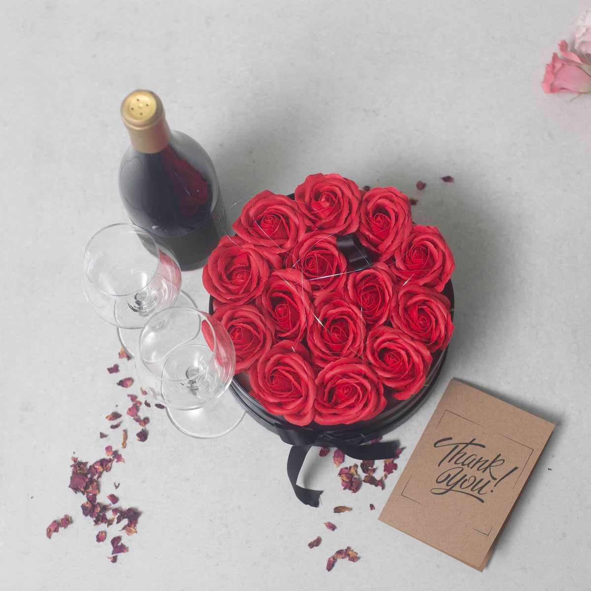 Seifenblumen-Geschenkstrauß - 14 rote Rosen - Rund