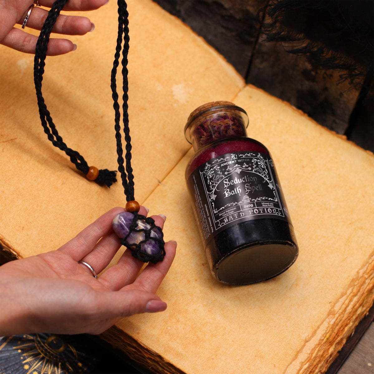Ancient Witch fürdővarázs-főzet és hegyikristály amulett - Tisztítás