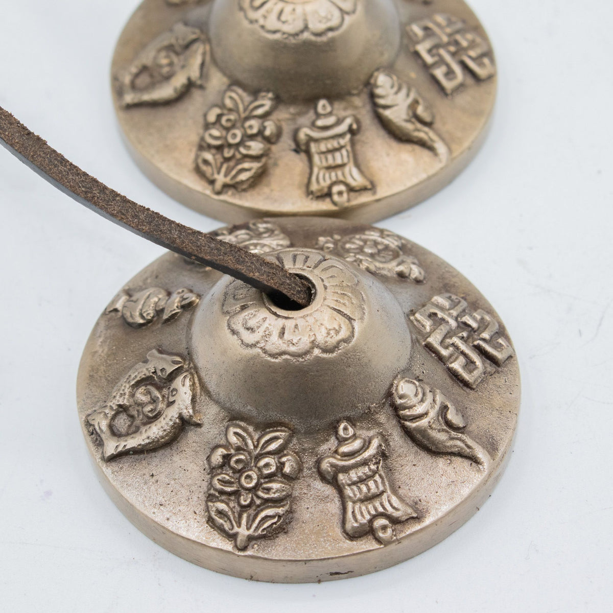 Prémium sárgaréz tibeti tingsha - szerencseszimbólumok - kb. 6 cm (155 g)