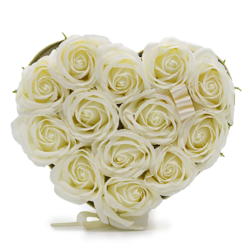Seifenblumen-Geschenkstrauß - 13 cremefarbene Rosen - Herz