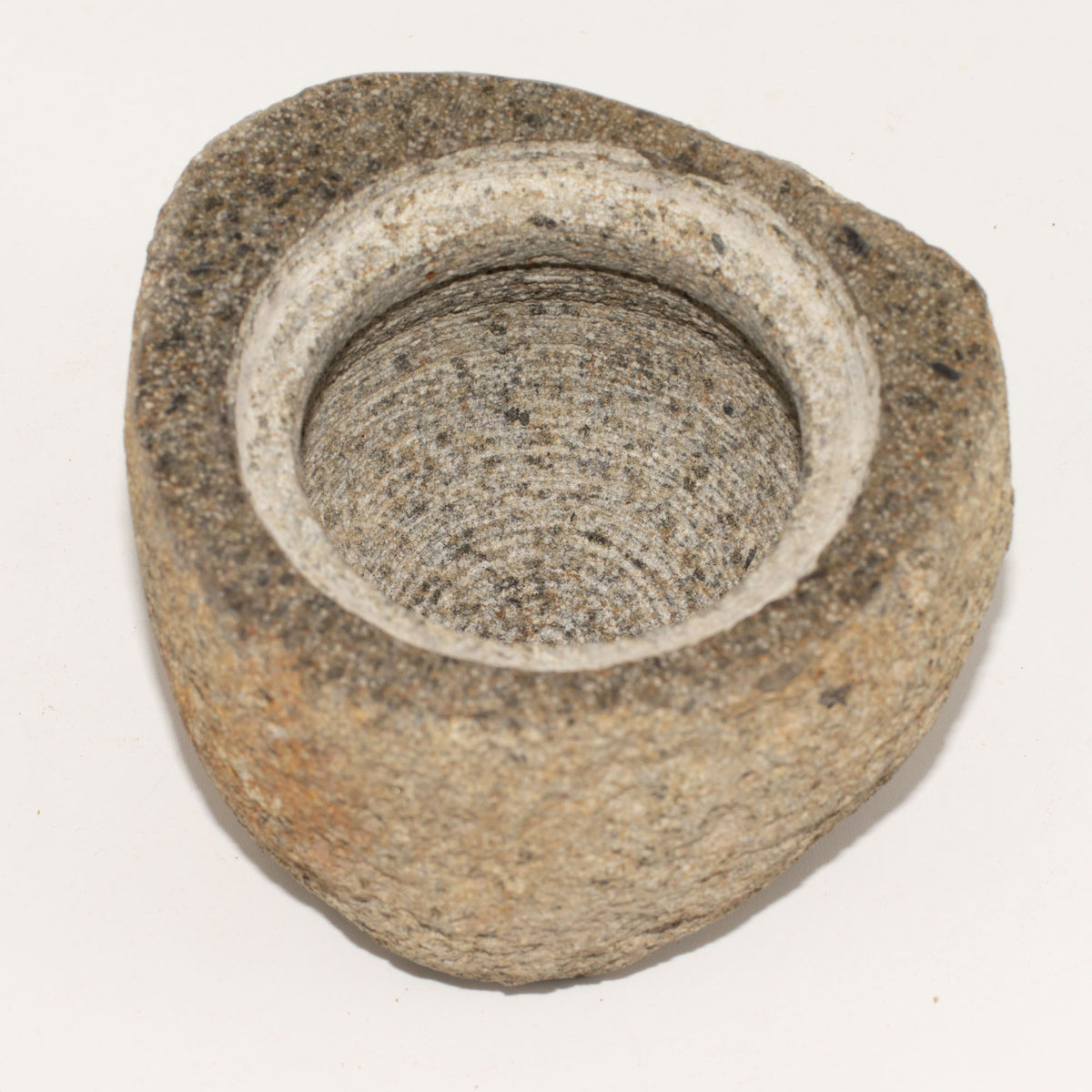 Uzemňovacia nádoba z prírodného riečneho kameňa – stredná (cca 12x8cm)